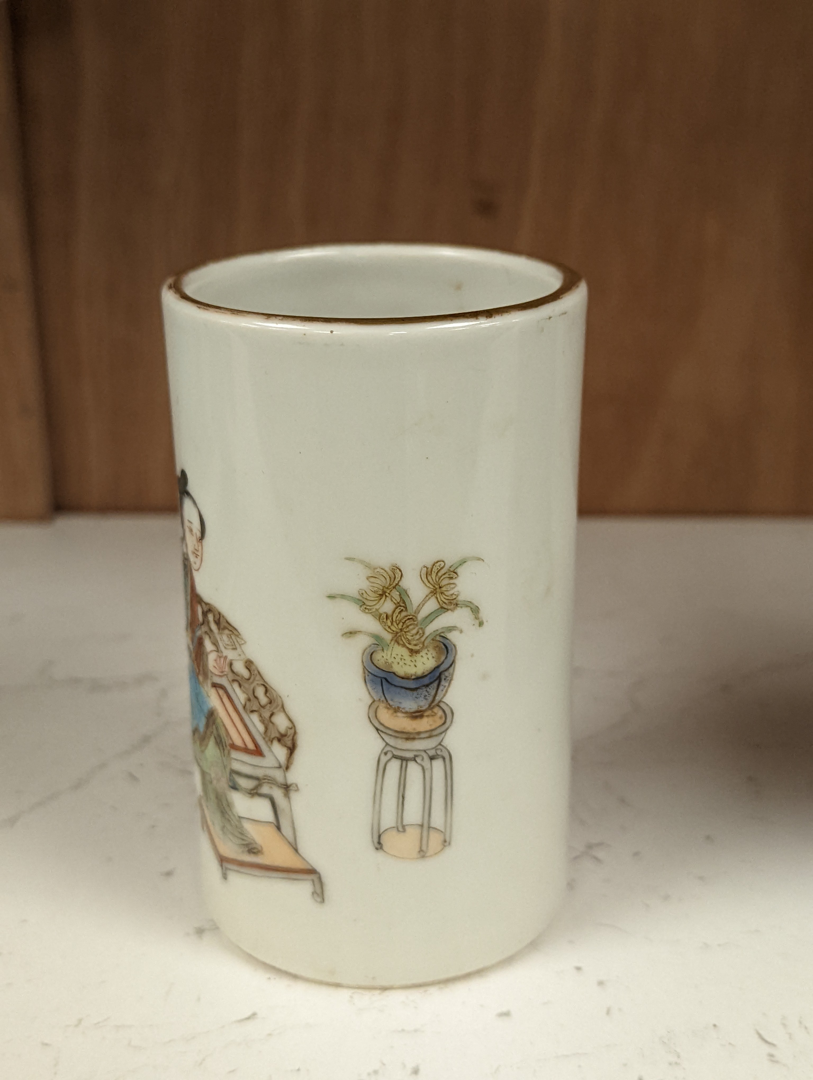 A Chinese famille rose brushpot - 11cm high